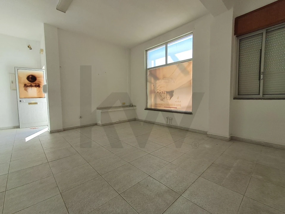 Loja para Venda em Almeirim Foto 2