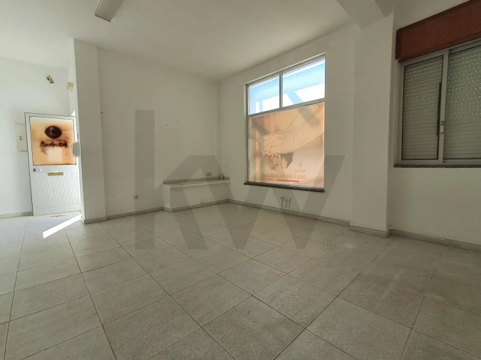 Loja para Venda em Almeirim Foto 2