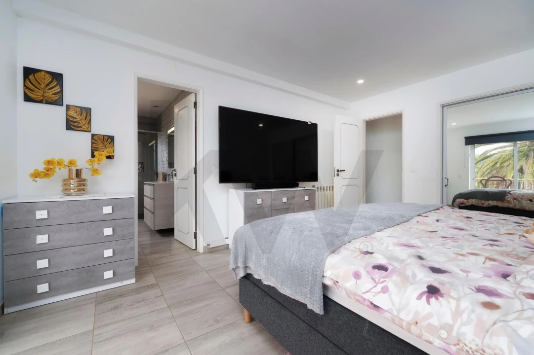 Moradia T4 para Venda em Santa Barbara de Nexe Foto 13