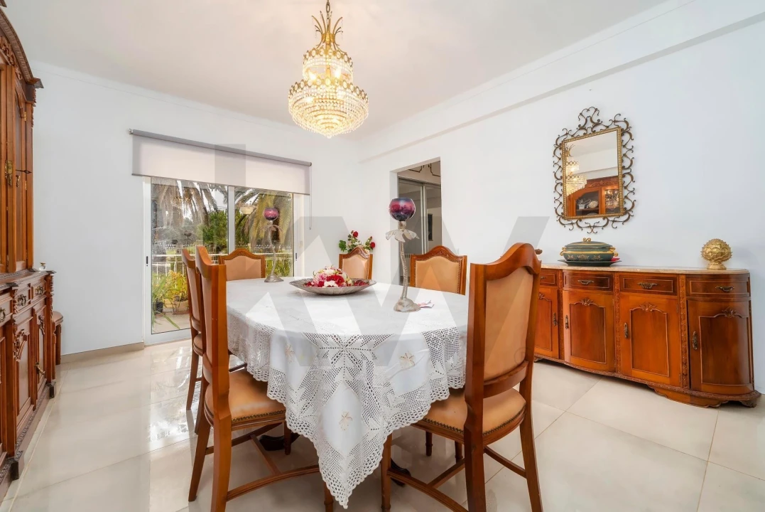 Moradia T4 para Venda em Santa Barbara de Nexe Foto 6