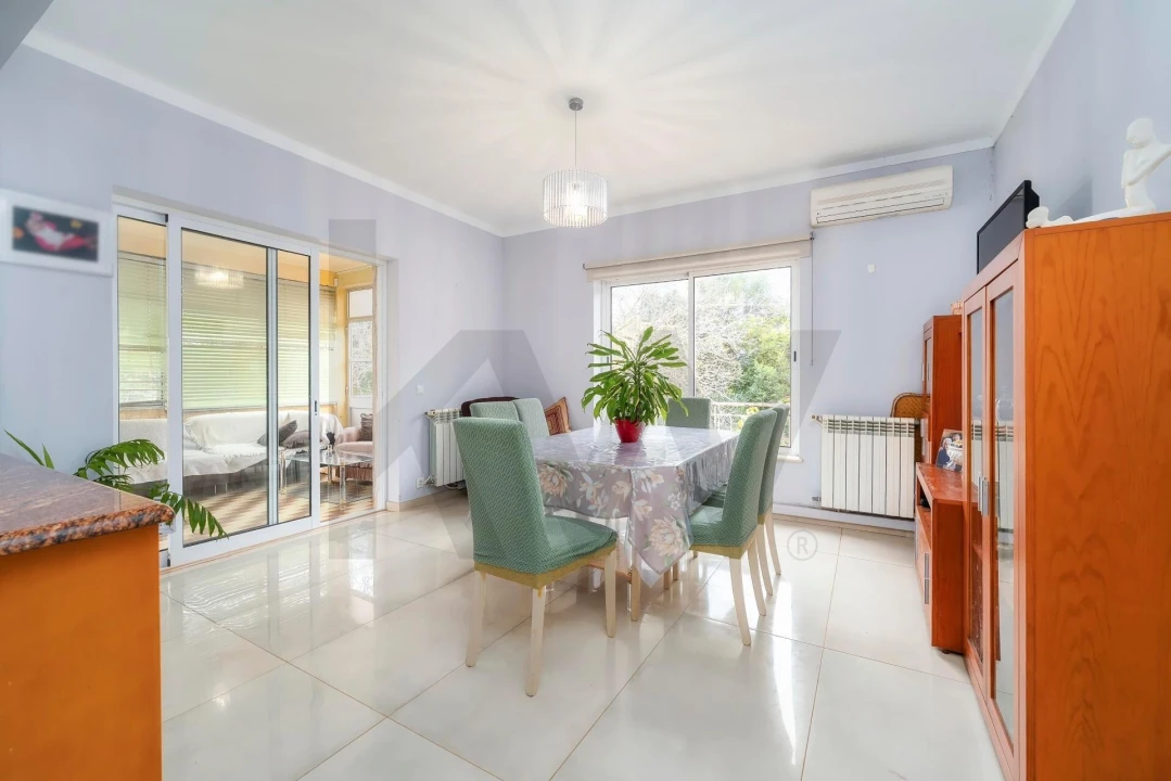 Moradia T4 para Venda em Santa Barbara de Nexe Foto 4