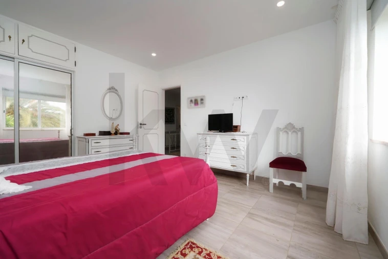 Moradia T4 para Venda em Santa Barbara de Nexe Foto 18