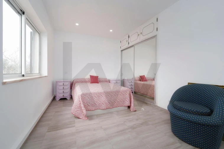 Moradia T4 para Venda em Santa Barbara de Nexe Foto 16