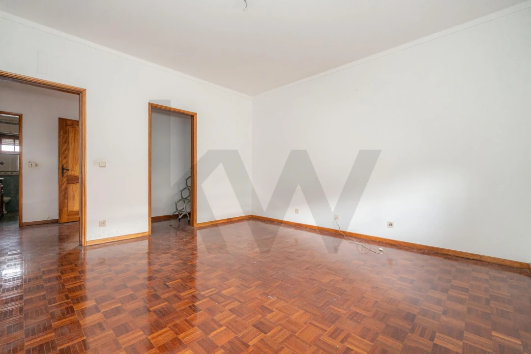 Moradia T5 para Venda em Trouxemil e Torre de Vilela Foto 24