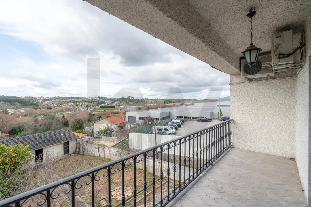 Moradia T5 para Venda em Trouxemil e Torre de Vilela Foto 11