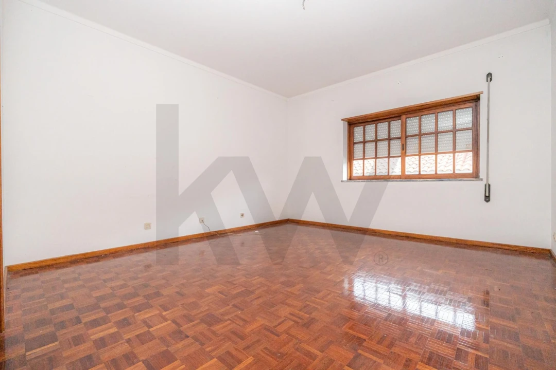 Moradia T5 para Venda em Trouxemil e Torre de Vilela Foto 14