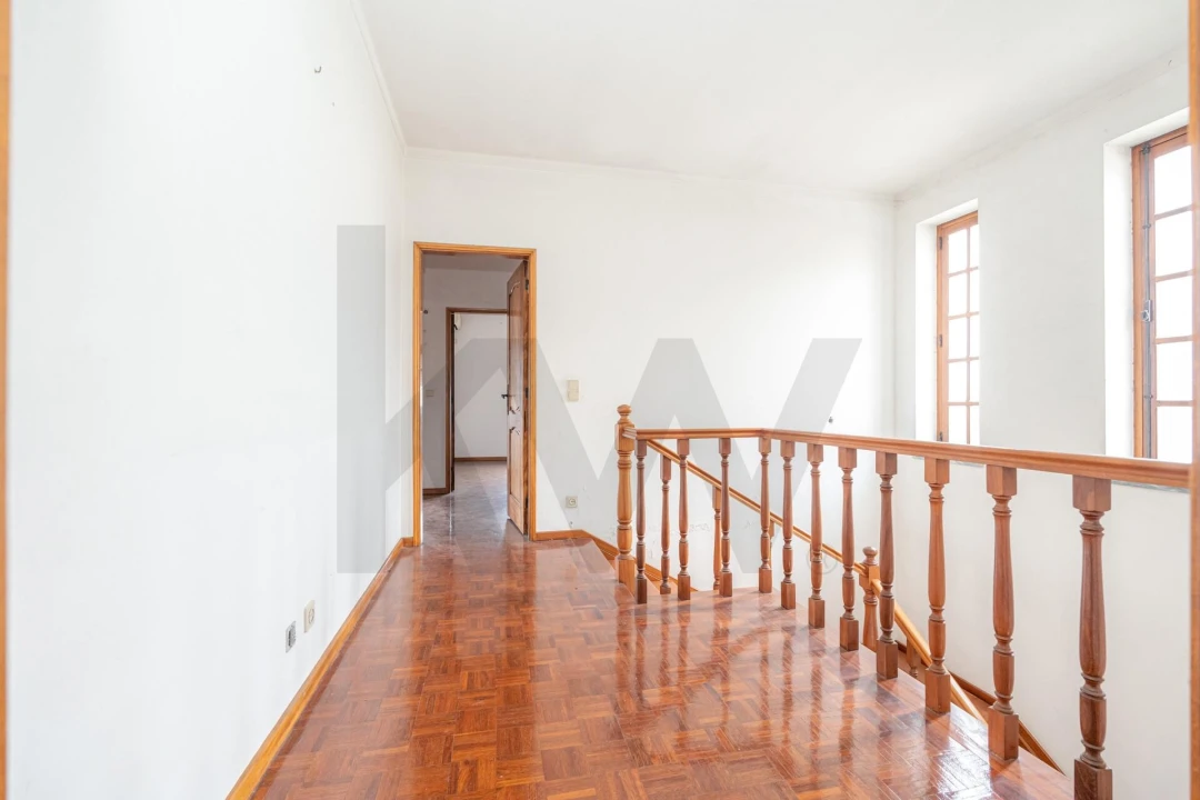 Moradia T5 para Venda em Trouxemil e Torre de Vilela Foto 13