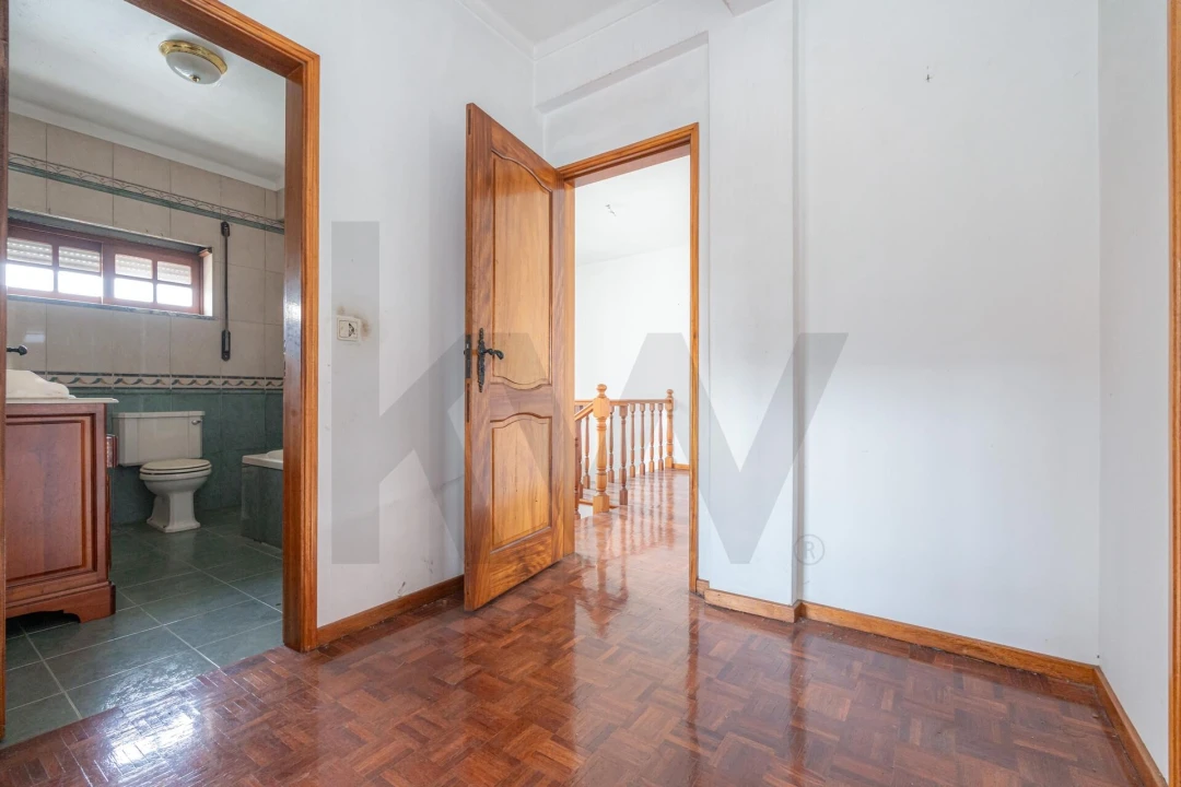 Moradia T5 para Venda em Trouxemil e Torre de Vilela Foto 21