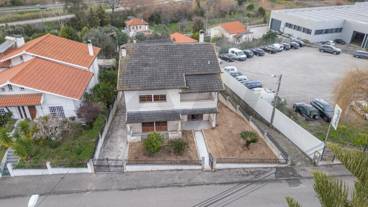 Moradia T5 para Venda em Trouxemil e Torre de Vilela Foto 36