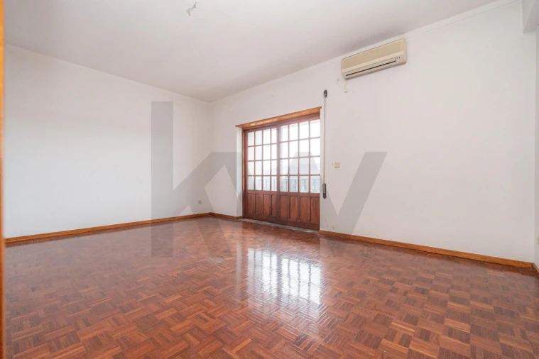 Moradia T5 para Venda em Trouxemil e Torre de Vilela Foto 19