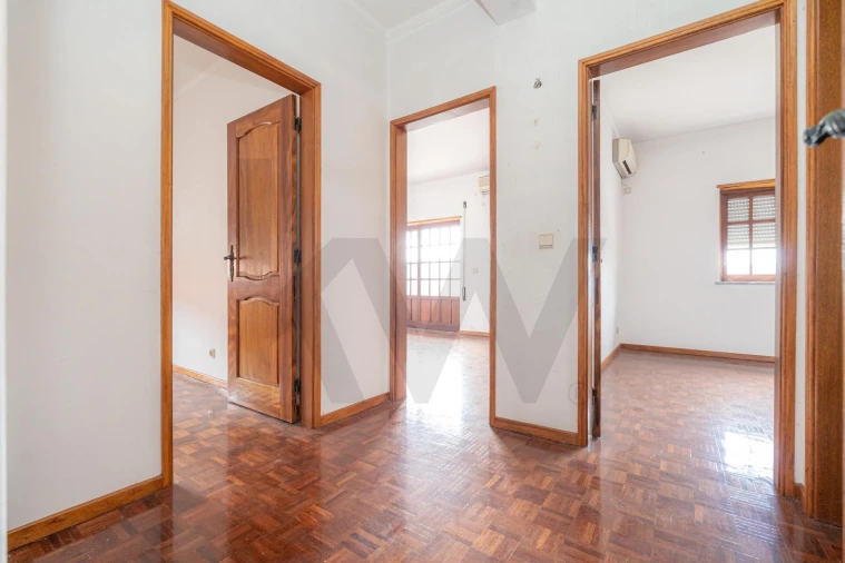 Moradia T5 para Venda em Trouxemil e Torre de Vilela Foto 18