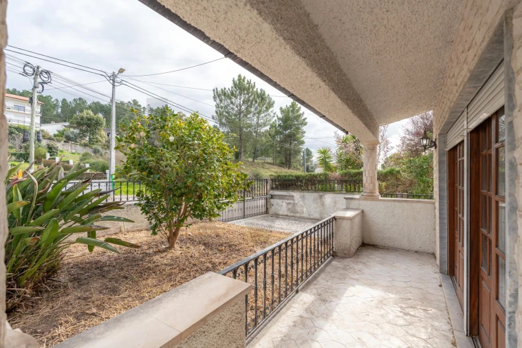 Moradia T5 para Venda em Trouxemil e Torre de Vilela Foto 34