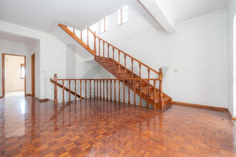 Moradia T5 para Venda em Trouxemil e Torre de Vilela Foto 5