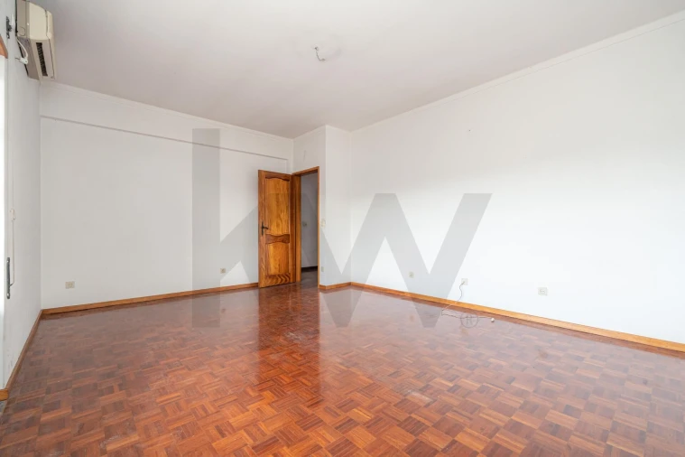 Moradia T5 para Venda em Trouxemil e Torre de Vilela Foto 15