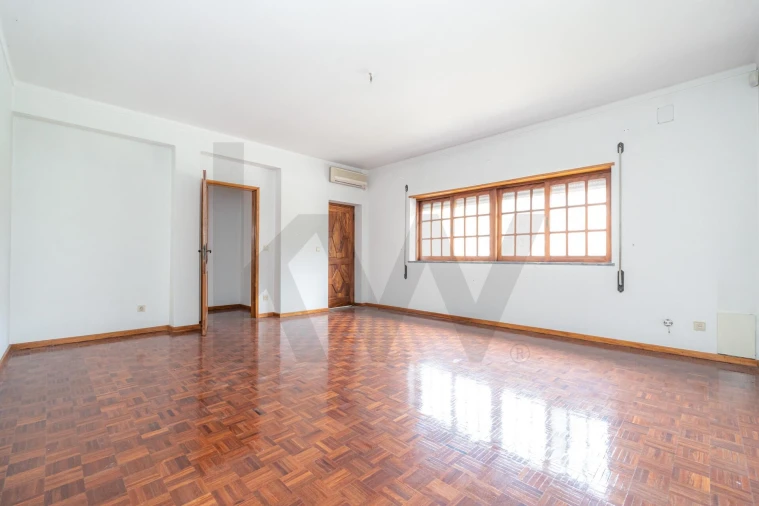 Moradia T5 para Venda em Trouxemil e Torre de Vilela Foto 10