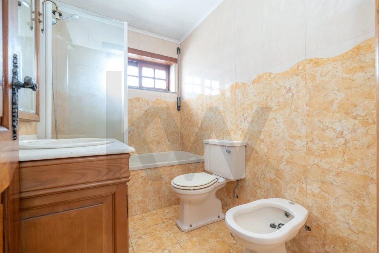 Moradia T5 para Venda em Trouxemil e Torre de Vilela Foto 6