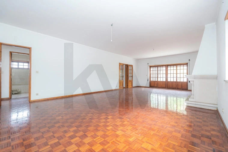 Moradia T5 para Venda em Trouxemil e Torre de Vilela Foto 3