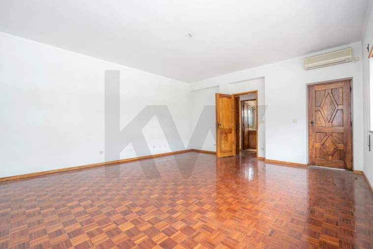 Moradia T5 para Venda em Trouxemil e Torre de Vilela Foto 12