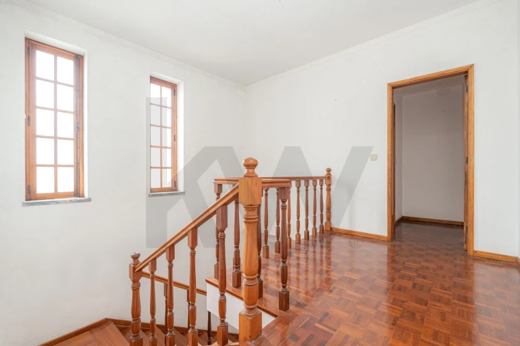 Moradia T5 para Venda em Trouxemil e Torre de Vilela Foto 9