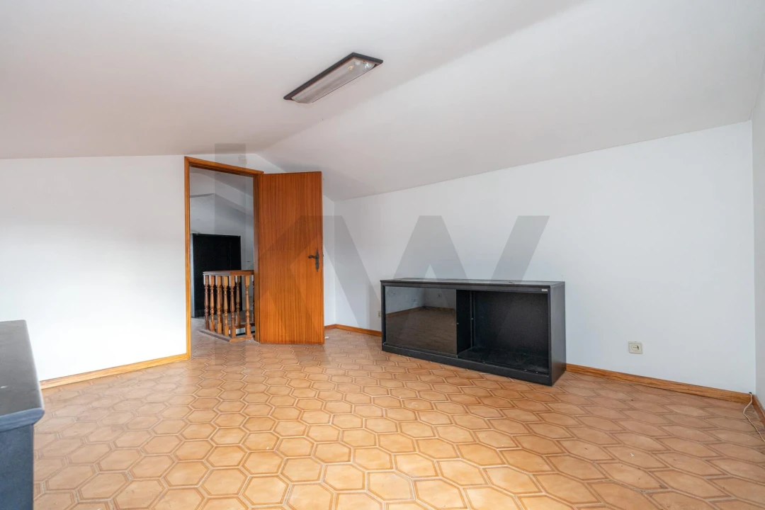 Moradia T5 para Venda em Trouxemil e Torre de Vilela Foto 25