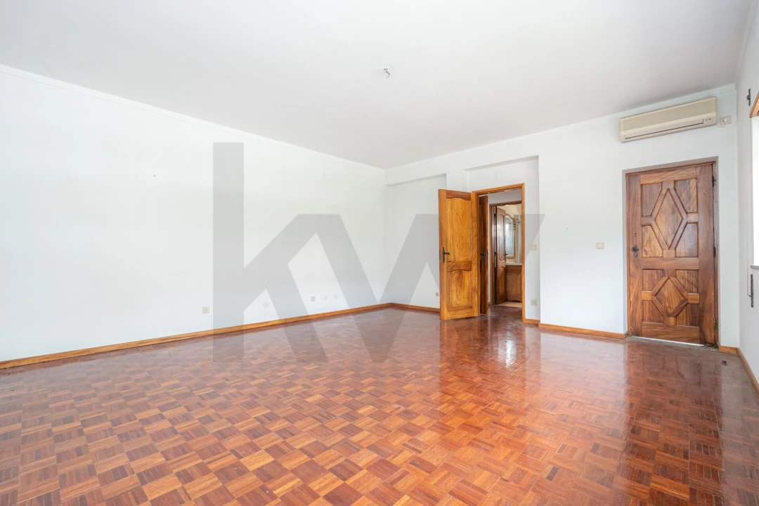 Moradia T5 para Venda em Trouxemil e Torre de Vilela Foto 12