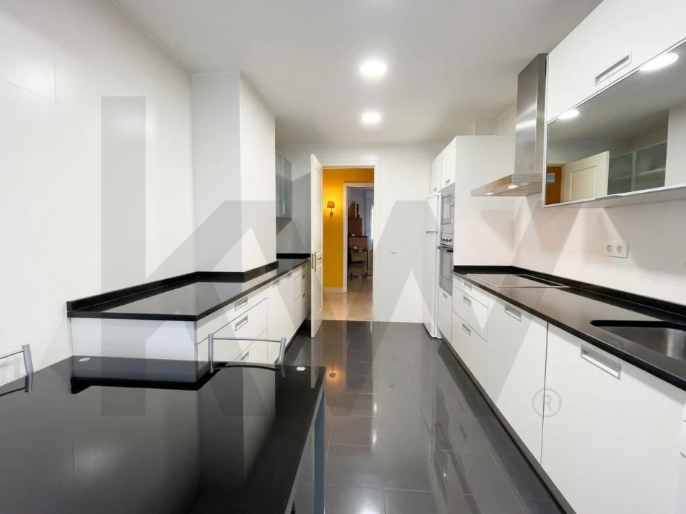 Apartamento T3 para Arrendamento em Avenidas Novas Foto 10
