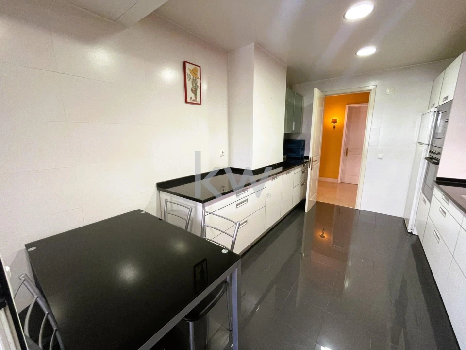 Apartamento T3 para Arrendamento em Avenidas Novas Foto 12