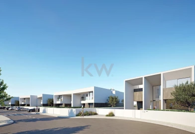 Moradia T4 para Venda em Lagos (São Sebastião e Santa Maria)
