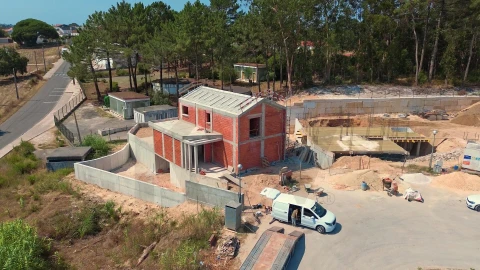 Moradia T4 para Venda em Santa Maria, São Pedro e Sobral da Lagoa