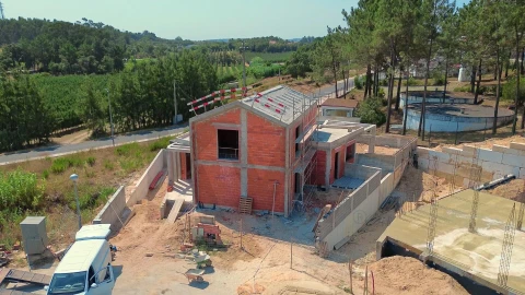 Moradia T4 para Venda em Santa Maria, São Pedro e Sobral da Lagoa