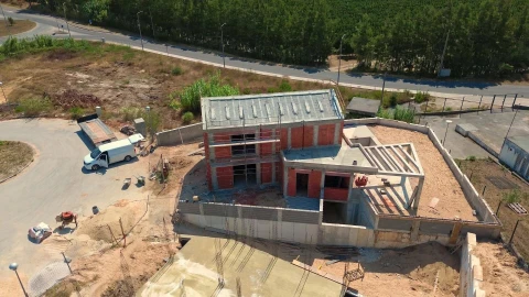 Moradia T4 para Venda em Santa Maria, São Pedro e Sobral da Lagoa