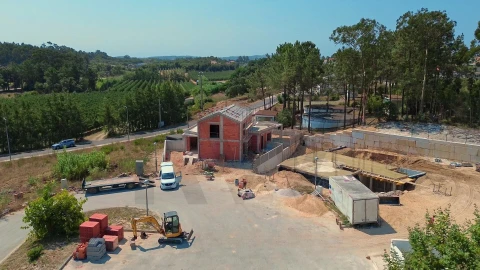 Moradia T4 para Venda em Santa Maria, São Pedro e Sobral da Lagoa
