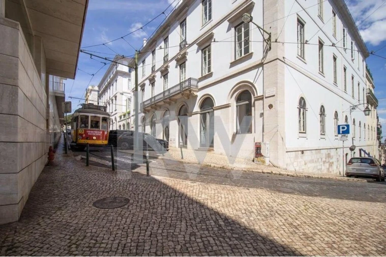 Apartamento T4 para Arrendamento em Misericórdia Foto 25