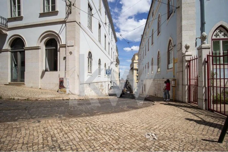 Apartamento T4 para Arrendamento em Misericórdia Foto 24