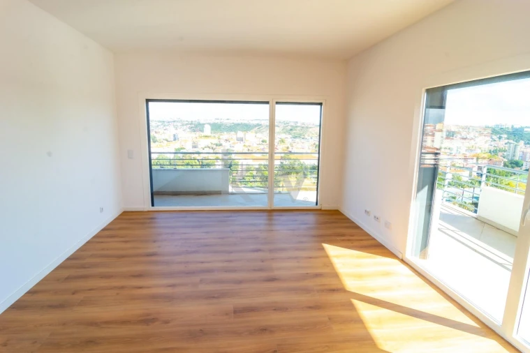 Apartamento T3 para Venda em Odivelas Foto 2