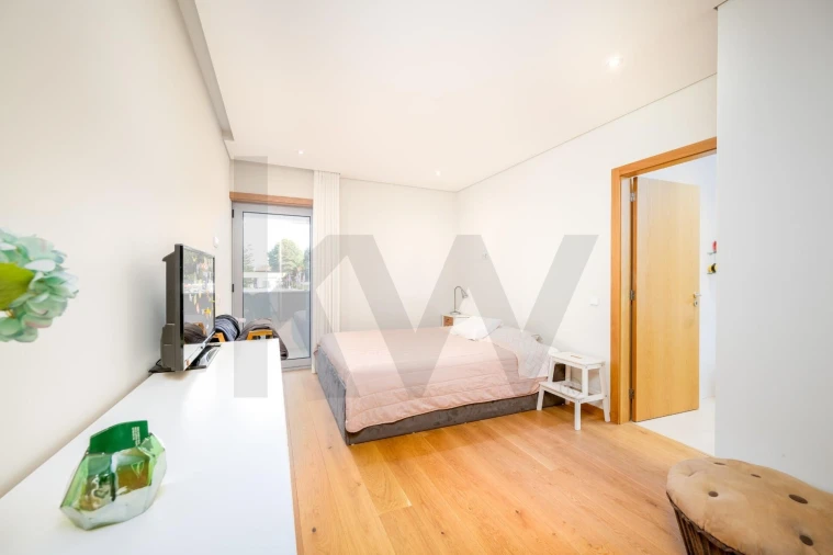 Apartamento T4 para Venda em Paranhos Foto 17