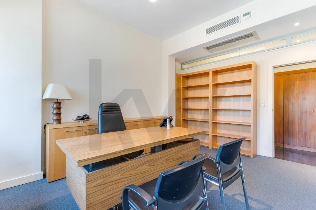 Escritório para Venda em Lordelo do Ouro e Massarelos Foto 9