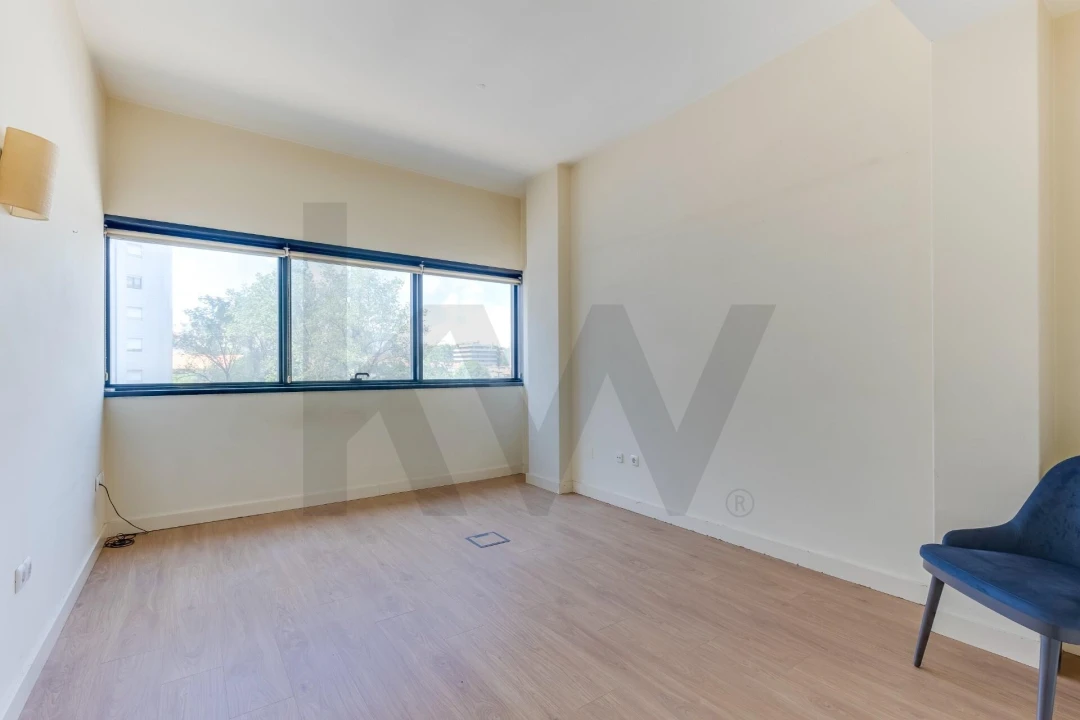 Escritório para Venda em Lordelo do Ouro e Massarelos Foto 26