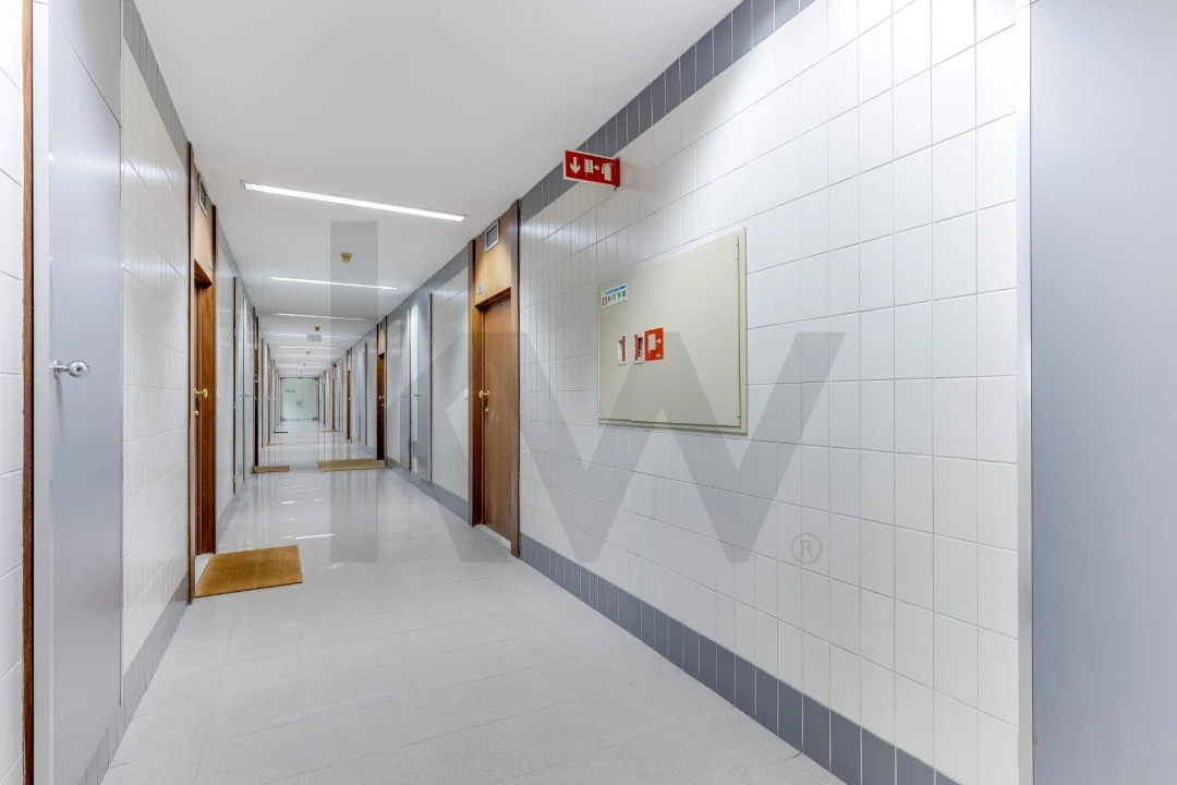 Escritório para Venda em Lordelo do Ouro e Massarelos Foto 63