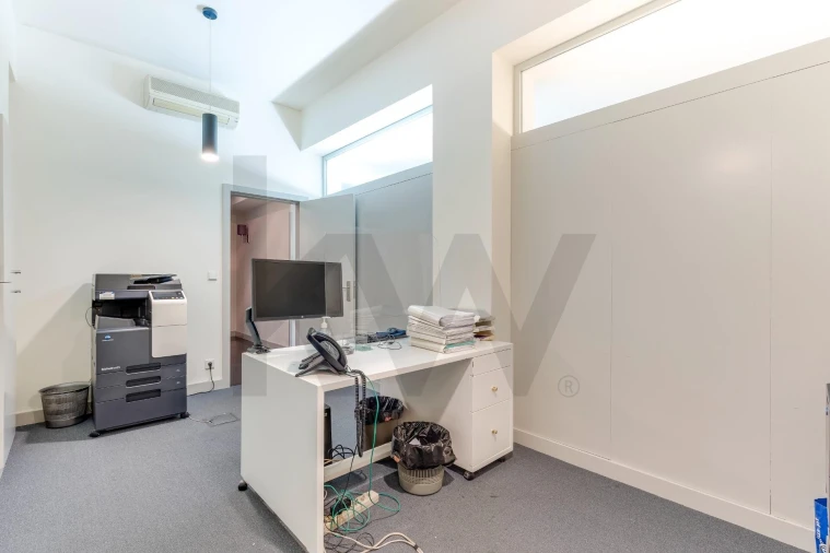 Escritório para Venda em Lordelo do Ouro e Massarelos Foto 18