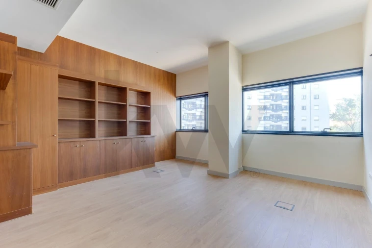 Escritório para Venda em Lordelo do Ouro e Massarelos Foto 28