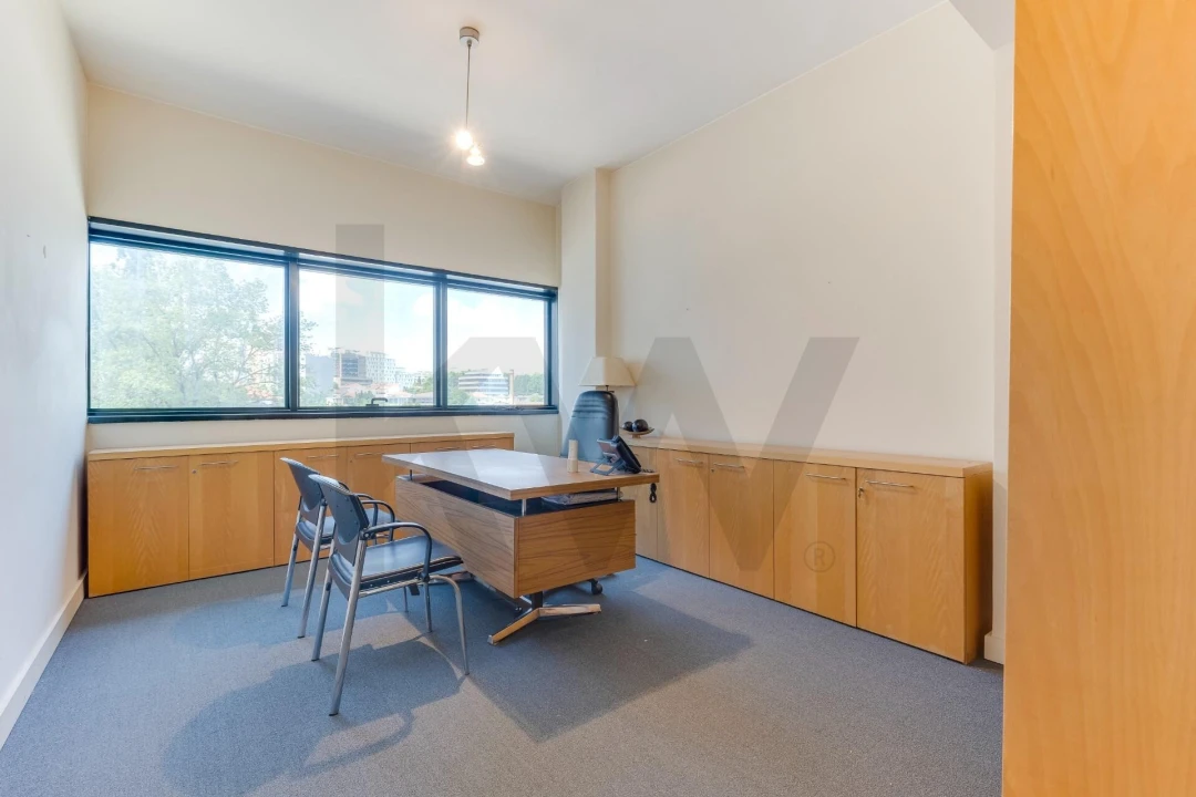 Escritório para Venda em Lordelo do Ouro e Massarelos Foto 7