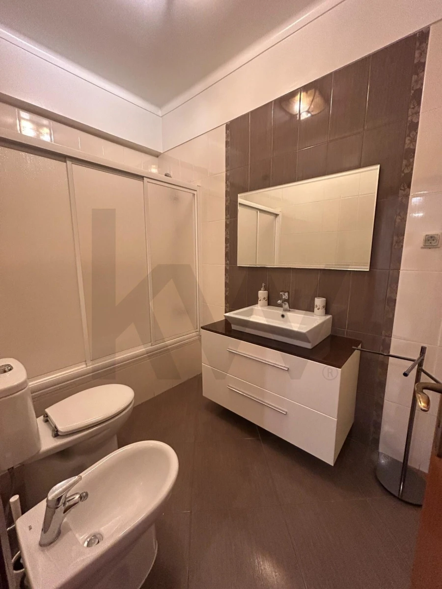 Apartamento T3 para Arrendamento em Almada, Cova da Piedade, Pragal e Cacilhas Foto 28