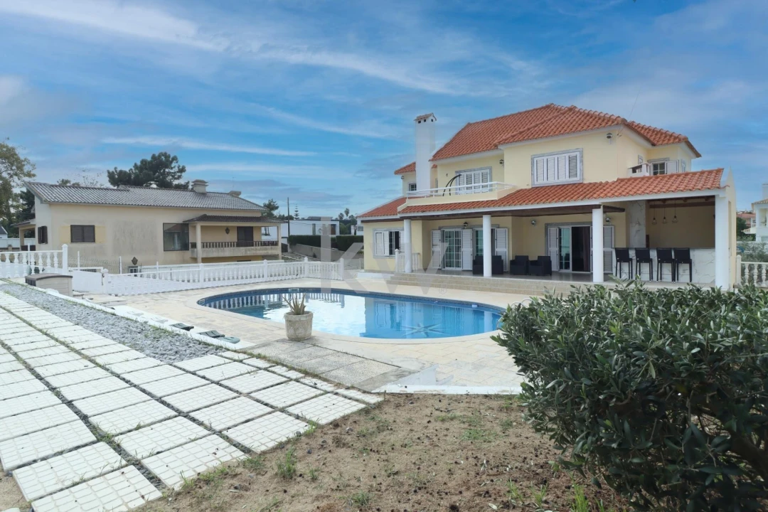 Moradia T6 para Venda em Charneca de Caparica e Sobreda Foto 1