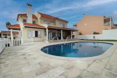 Moradia T6 para Venda em Charneca de Caparica e Sobreda