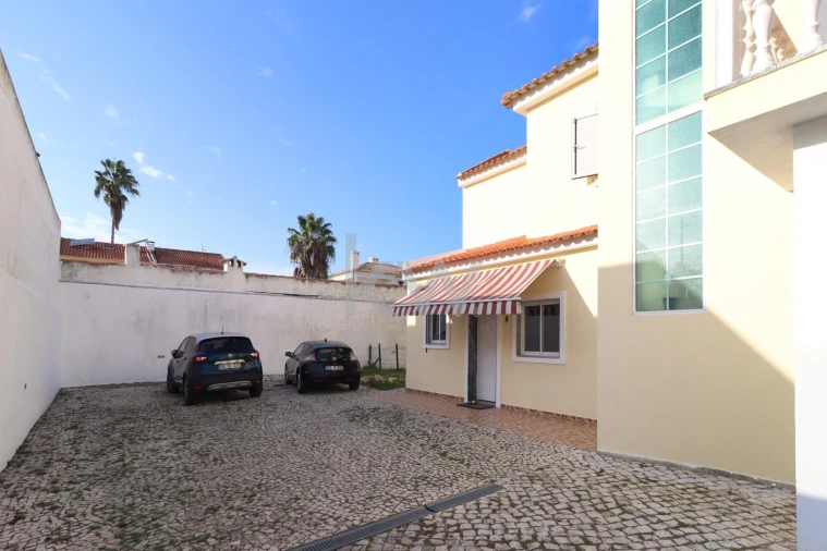Moradia T6 para Venda em Charneca de Caparica e Sobreda Foto 34