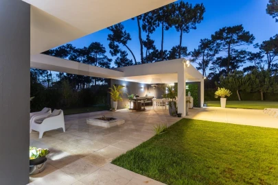 Moradia T6 para Venda em Charneca de Caparica e Sobreda