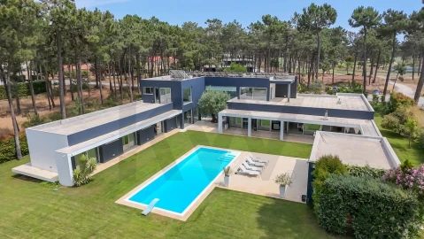 Moradia T6 para Venda em Charneca de Caparica e Sobreda