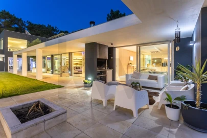 Moradia T6 para Venda em Charneca de Caparica e Sobreda