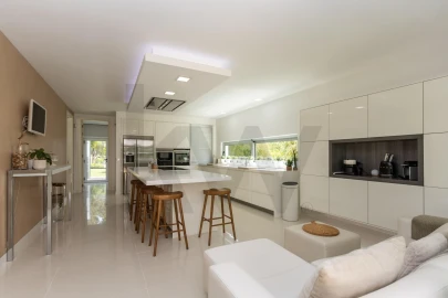 Moradia T6 para Venda em Charneca de Caparica e Sobreda